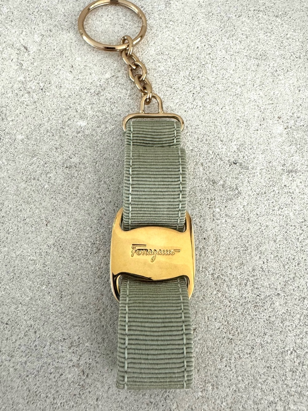 SALVATORE FERRAGAMO Vara Bow Grosgrain Keychain Olive Green Gold Tone + Box - Picture 3 of 8